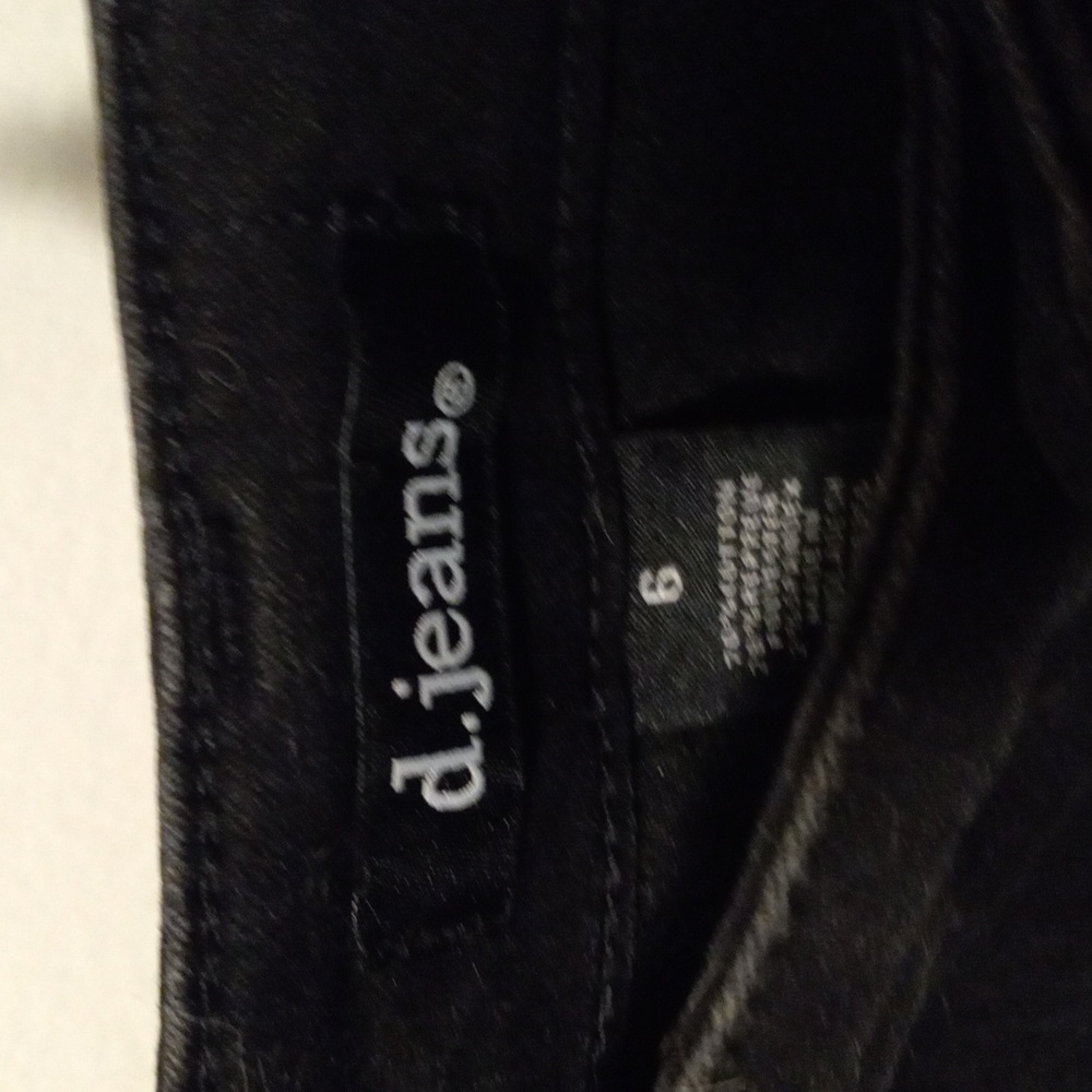Shorts - Picture 3 of 4